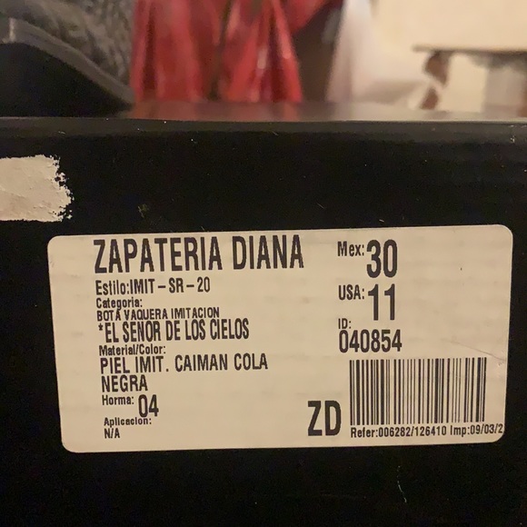 All black real leather cowboy boot with caiman print. - Picture 3 of 6